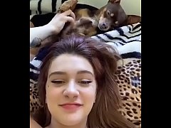 Play MP4 - La chica que le gusta estar en topless