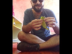 Play MP4 - Pisando em uma banana verde &lpar;leiam a descricao&comma; por favor&quest;