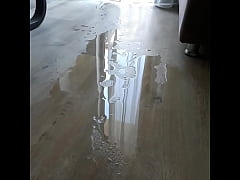 Play MP4 - Pee desperation in jean shorts