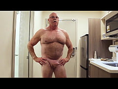 Play MP4 - Naked in the hotel kitchen