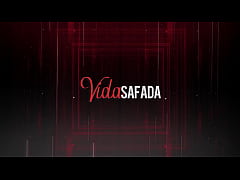 Play MP4 - Safadinha ganhou um brinquedinho novo de um f&atilde; e foi usar pra ele ver&period;