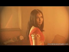 Play MP4 - She Needs To Be Naked For You