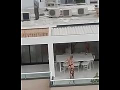 Play MP4 - Vizinho flagra gostosas gravando pra vender pack