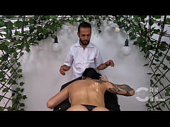 Play MP4 - El masajista quiere darme un final feliz con su gran verga Parte 1 - SALOME GIL