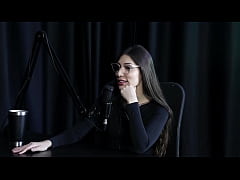 Play MP4 - Com dezenove anos decidiu fazer atendimentos&comma; teve um relacionamento abusivo&comma; fugiu de casa&comma; e seu primeiro cliente a tratou bem - Melina Khalifa &lpar;WATCH ON&colon; SHEER&sol;RED&rpar;