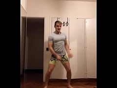 Play MP4 - Muscle Hotboy dancing