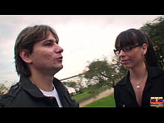 Play MP4 - Don Picone fica encantado com Maria Eduarda com aparelhos nos dentes e &oacute;culos