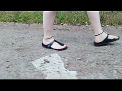 Play MP4 - Spaziergang in der Natur in Birkenstock