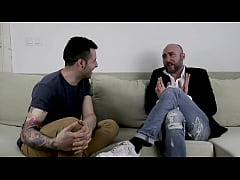 Play MP4 - Hablando con un actor y director porno sobre trucos y secretos sexuales Pablo Ferrari experto en sexo anal &vert; Enlace a youtube en el video