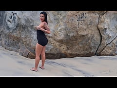 Play MP4 - Primeira Vez Da Amanda Souza Na Praia de Nudismo no Rio de Janeiro Brasil