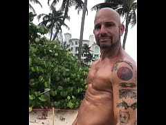 Play MP4 - BEACH BODY BRO