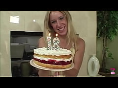Play MP4 - Flaming hot blonde girl with a birthday present gives her man a great blowjob