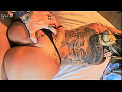 Play MP4 - Depois de F1 a safada tatuada deu a bucetinha de quatro e gozou muito&excl;