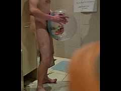 Play MP4 - Fucking nemo in a beachball