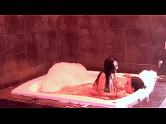 Play MP4 - Me Encanta como Te Rebotan Las Tetas En El Jacuzzi  Te Me Subiste&comma; Y Terminaste Montada En Mi Verga Gimiendo