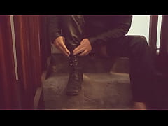 Play MP4 - Old Biker Gets Ready to Ride