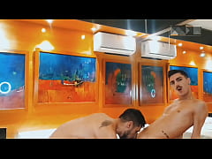 Play MP4 - POLLA GRANDE ME GRABA EN HOTEL MIENTRAS ME ALIMENTA POR ATRAS