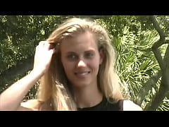 Play MP4 - Blonde Amateur MILF Slut Mindy aka YummyMama Public Flashing Outdoors & Films stranger giving a handjob in the park&excl;