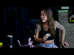 Play MP4 - Safada faz um stripper bem sensual mostrando seus peitos depois de falar que nunca sugeriu uma transsexual&comma; e quando perdeu a virgindade&period;&period;&period; - Flor de Damiana &lpar;WATCH ON&colon; SHEER&sol;RED&rpar;