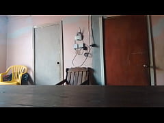 Play MP4 - Morena latina de gran culo seduce a su padrastro