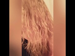 Play MP4 - Peeing in the shower at the request of a fan - Version 1