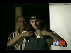 Play MP4 - Jennifer Garner shaking