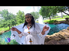 Play MP4 - Big BOOTY ETHIOPIAN SLUT LOVES GETTING HER HOLES FILLED&excl;