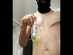 Play MP4 - submisso fazendo coquetel com 70mL de porra congelada e lico  43