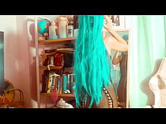 Play MP4 - Ariel Ortiz goes on a date with her lover&comma; so she puts on her favorite blue wig and sexy dress