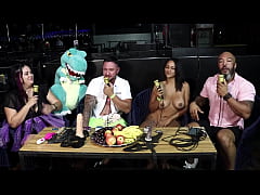 Play MP4 - Ele teve que responder se gosta de d&aacute; o cu no Jogo da Safadeza - Kel Abate & Bruno Abate