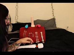 Play MP4 - BBW brunette puts a glass dildo in her pussy