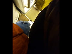 Play MP4 - Le doy arrim&oacute;n y ella me agarra la verga en p&uacute;blico&period; Casero real