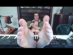 Play full 3GP - Daniel Hagen puts his feet up after a long day&period;