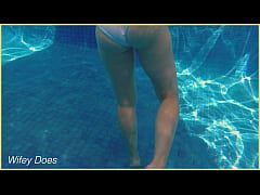 Play MP4 - Wife hot bikini swim