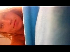 Play MP4 - Blond girl fucks her pussy