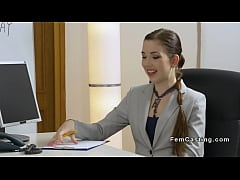 Play MP4 - Long raven haired model licks female agent