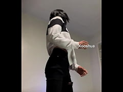 Play MP4 - Lindo jovencito femboy con ropa apretada y bonita