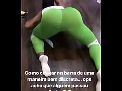 Play MP4 - Gracyanne barbosa engatinhando toda aberta