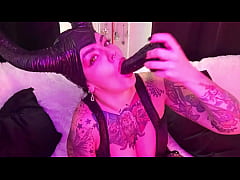 Play MP4 - Hot deep throat from lustful gothic Succubus girl