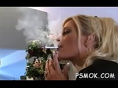 Play MP4 - Young gal enjoys smokin'