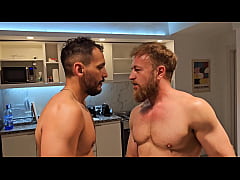 Play MP4 - Stretching hole on the kitchen table