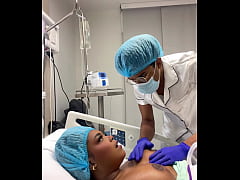 Play MP4 - Doctor cachondo &comma; se folla su paciente &comma; y le deja las tetas llenas de leche