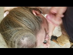 Play MP4 - 2025 10 23 Esclave F bais&eacute;e et doigtee sur un chantier