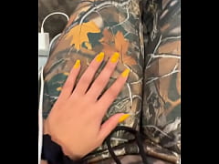 Play MP4 - The nails match too