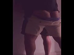 Play MP4 - Mi &lpar;U&Ntilde;4D0 ME FOLLA A ESCONDIDAS MIENTRAS TODOS VEN NETFLIX