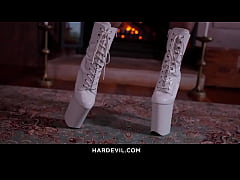 Play MP4 - Sexy Scarlet Chase gets fucked