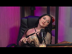 Play MP4 - Famosa modelo fazendo putaria l&eacute;sbica