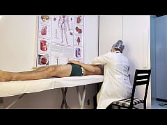 Play MP4 - Paciente N&atilde;o Aguenta e Fica Duro na Frente da Enfermeira Durante o Exame