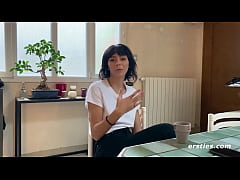 Play MP4 - Sasha Masturbates With a Glass Dildo