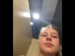 Play MP4 - Cumming in the public gym